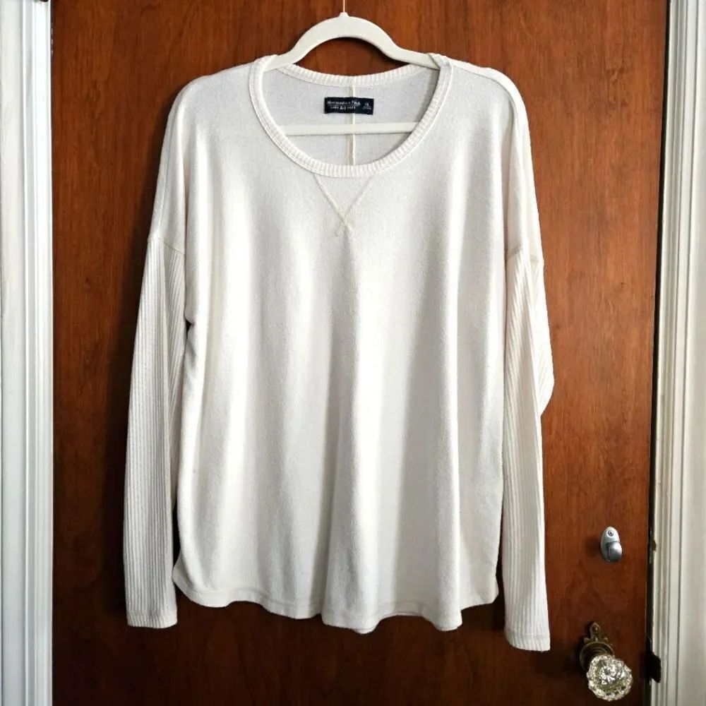 A&F Cream HenleyโKnitโTop